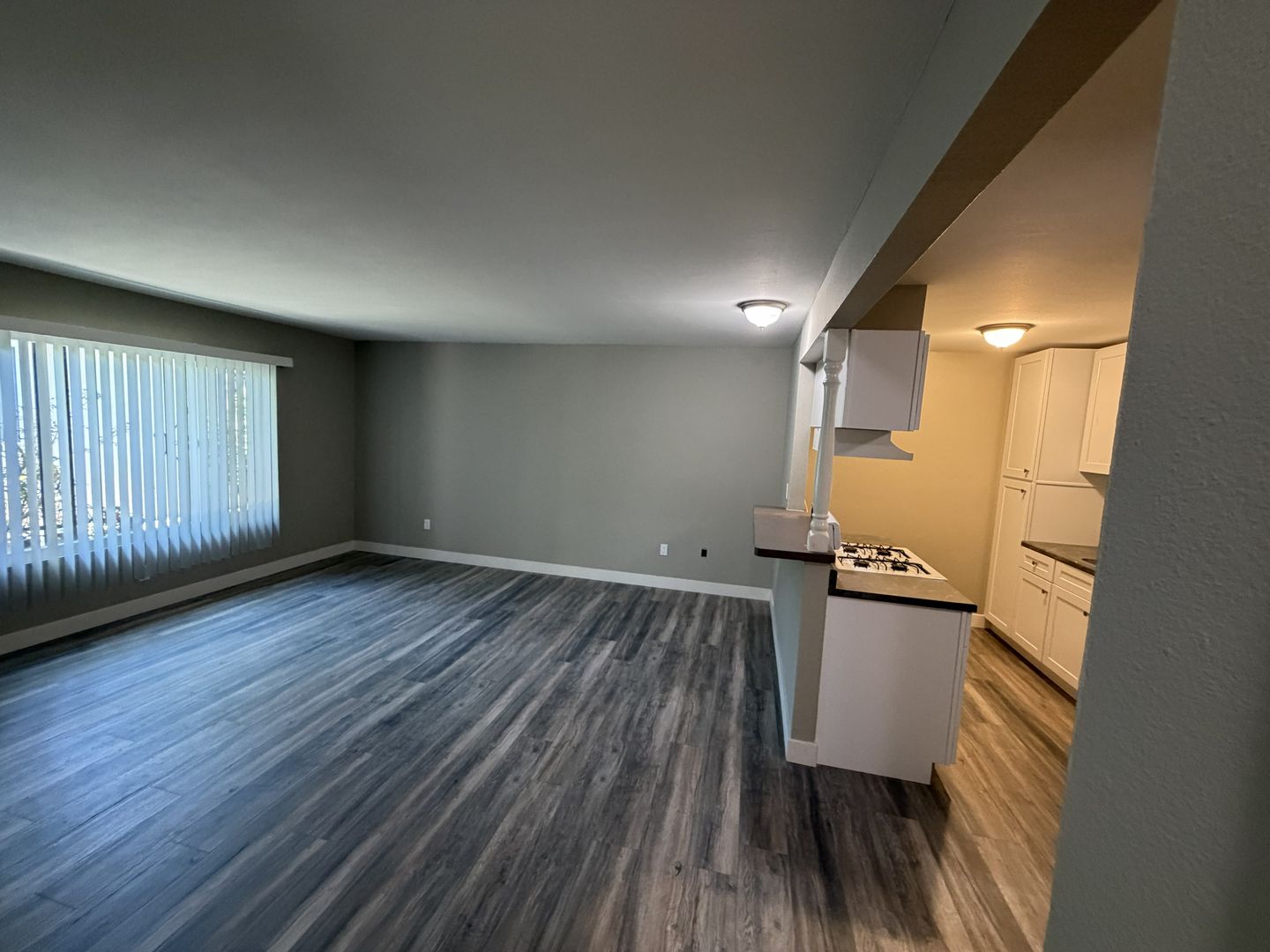HUNTINGTON BEACH Apartment: 17371 QUEENS LANE