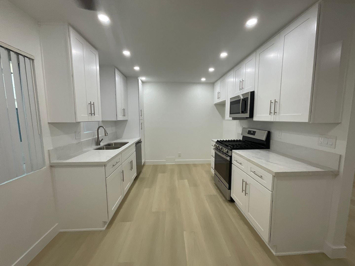 HUNTINGTON BEACH Apartment: 219 15th STREET