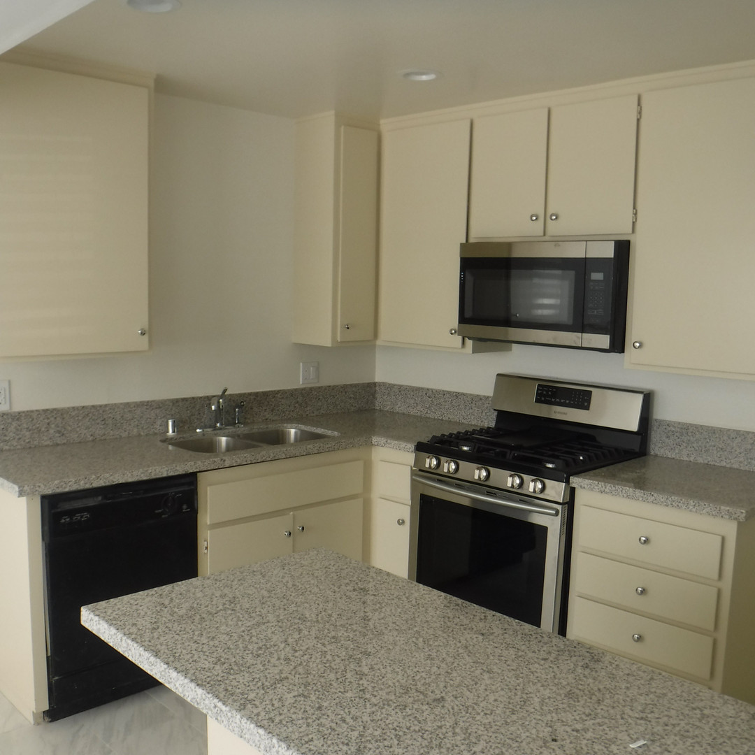 HUNTINGTON BEACH Apartment: 16552 HILLVIEW CIRCLE