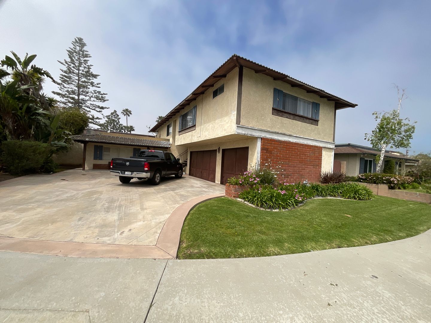 Huntington Beach Apartment: 16581 Le Grande Lane