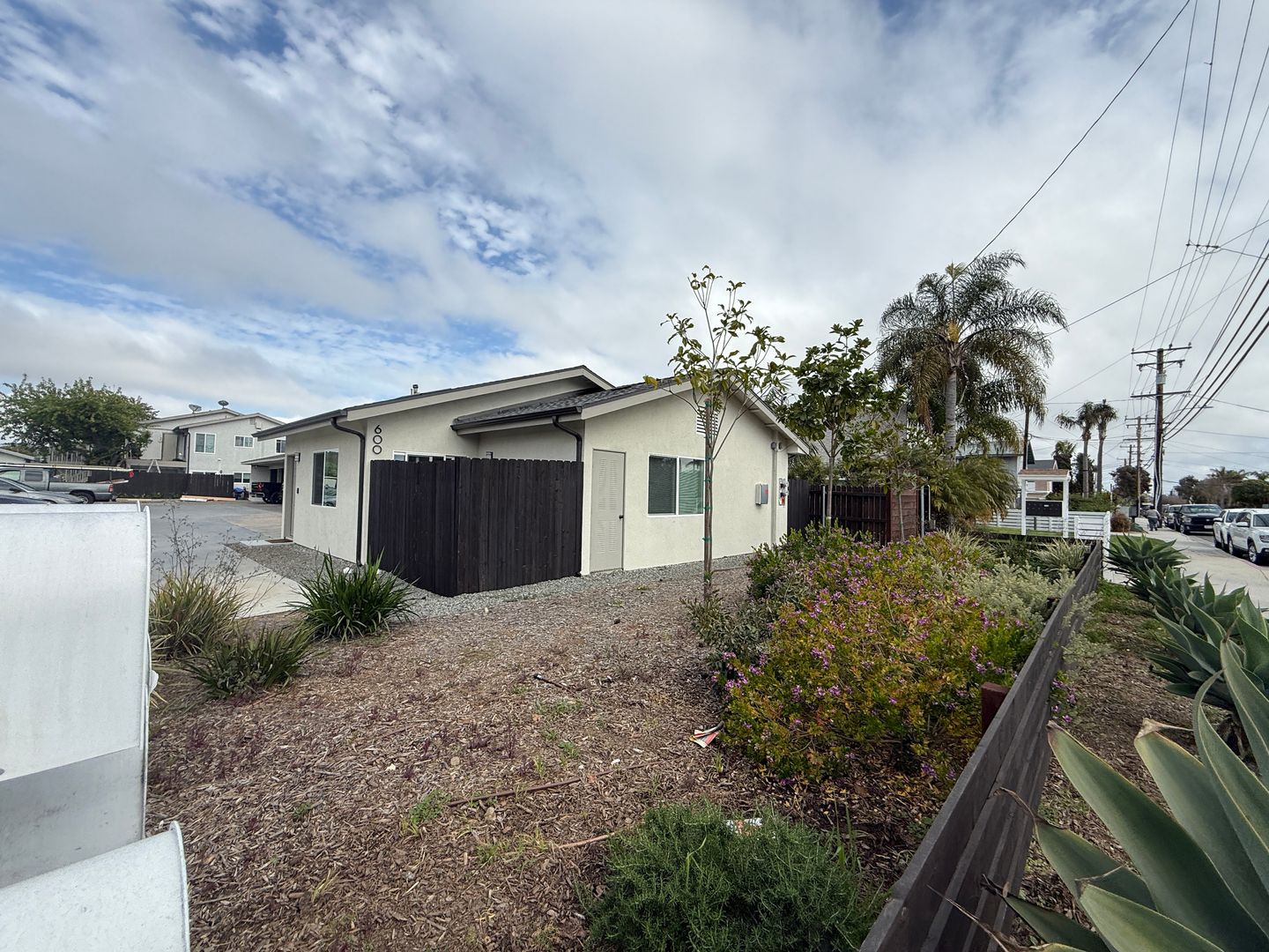 Costa Mesa Apartment: 600 Hamilton Street