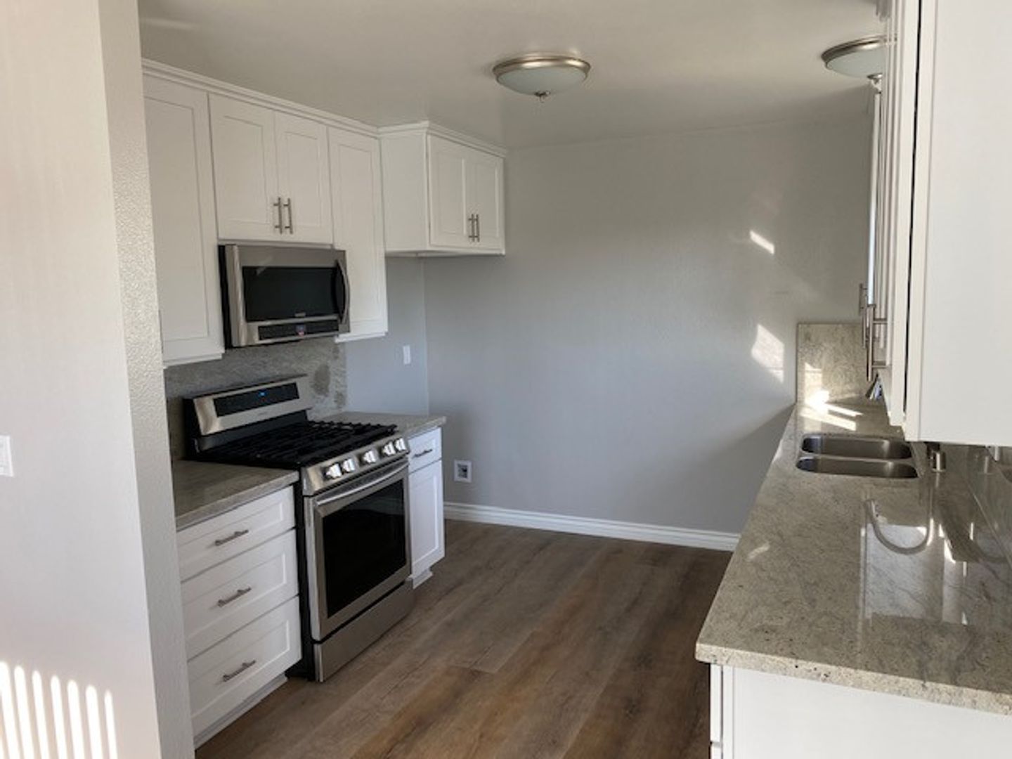 Huntington Beach Apartment: 906 Delaware Street