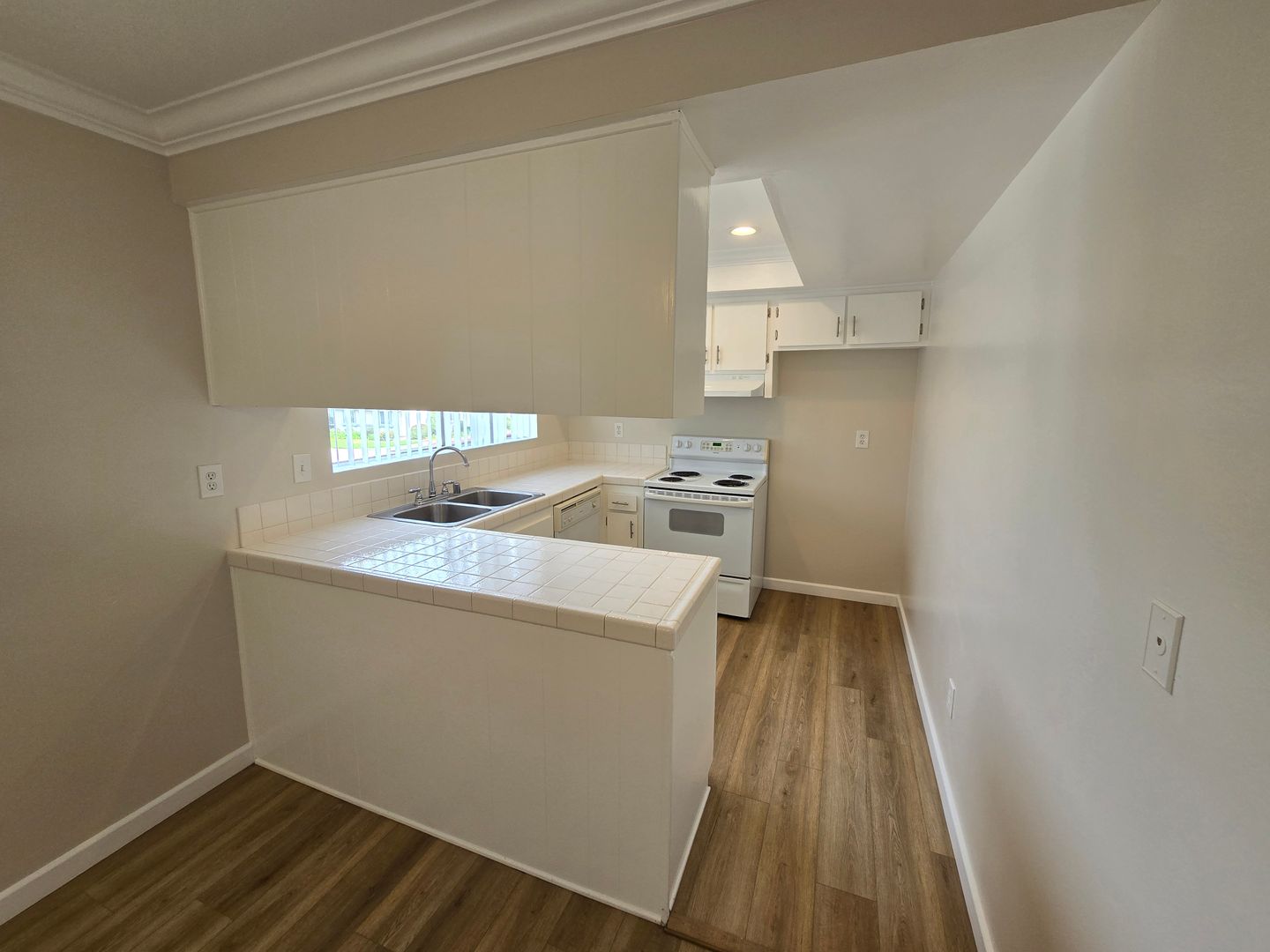 Huntington Beach Apartment: 16581 Le Grande Lane