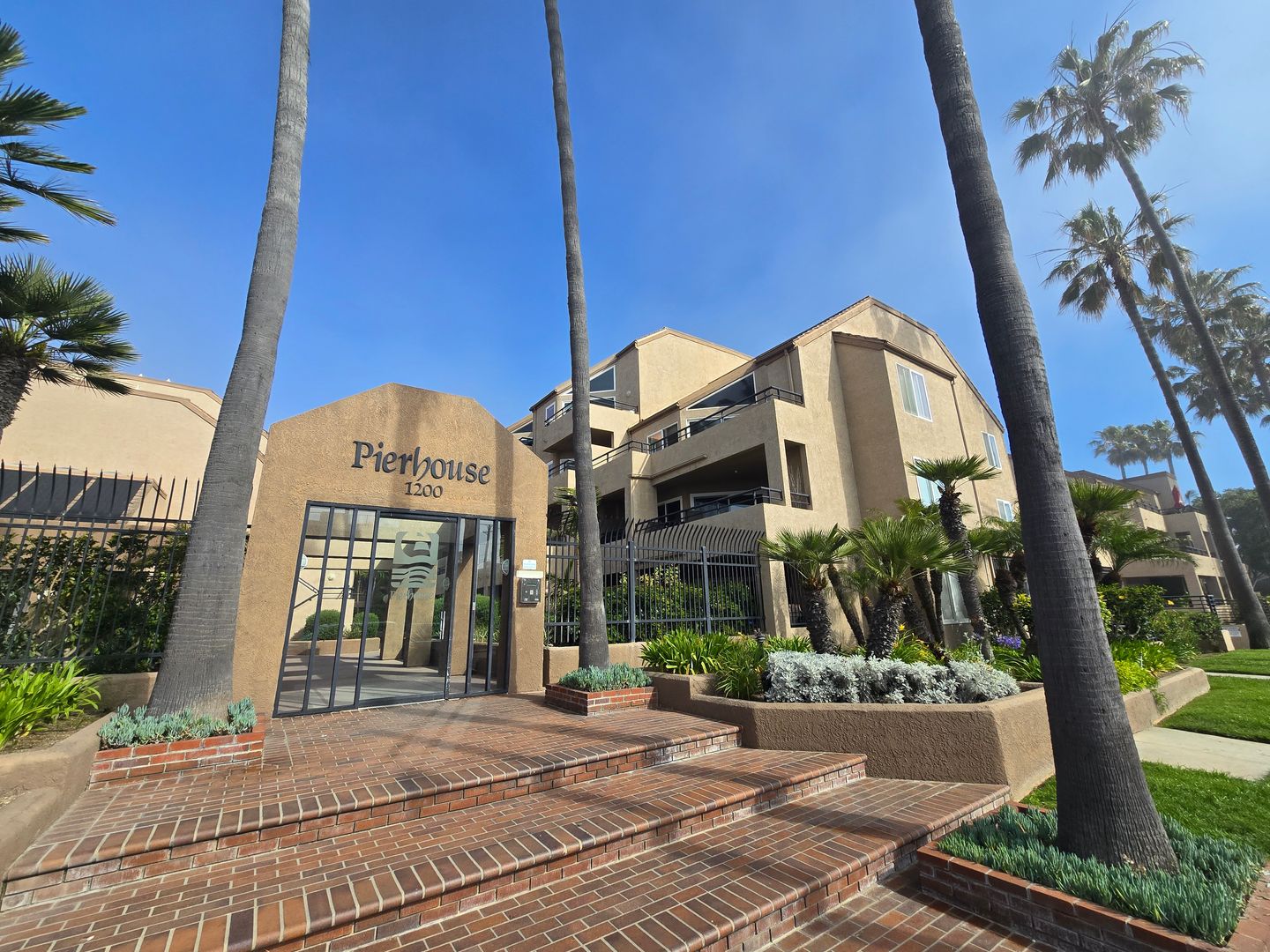 HUNTINGTON BEACH House: 1200 PACIFIC COAST HWY #303