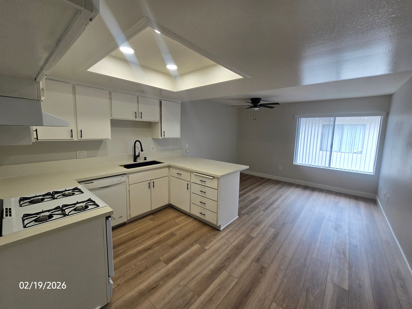 HUNTINGTON BEACH Apartment: 5561 CROSS DRIVE