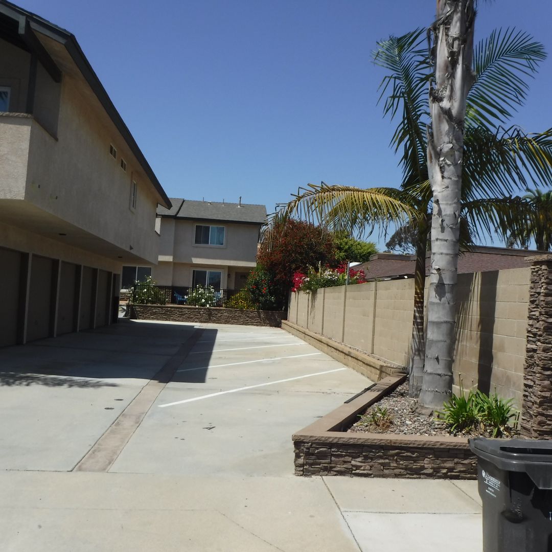 Huntington Beach Apartment: 341 Portland Circle