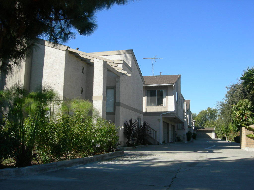 COSTA MESA Apartment: 2645 SANTA ANA AVENUE