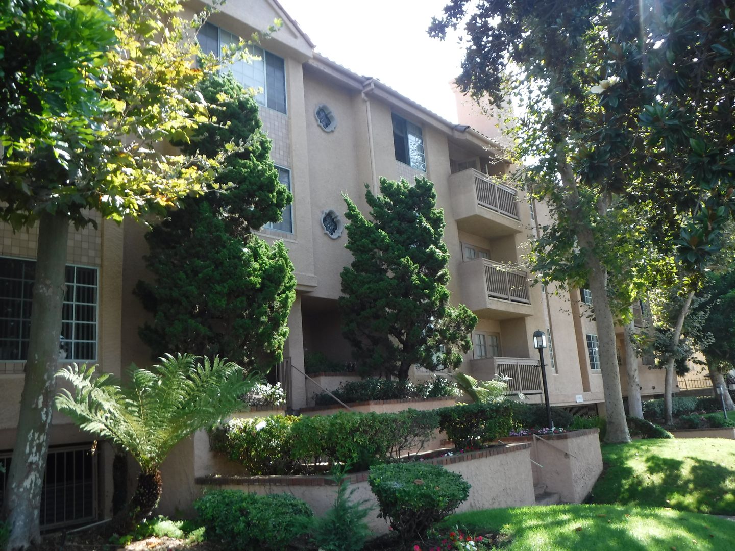 LOS ANGELES Apartment: 1616 S BARRINGTON AVENUE