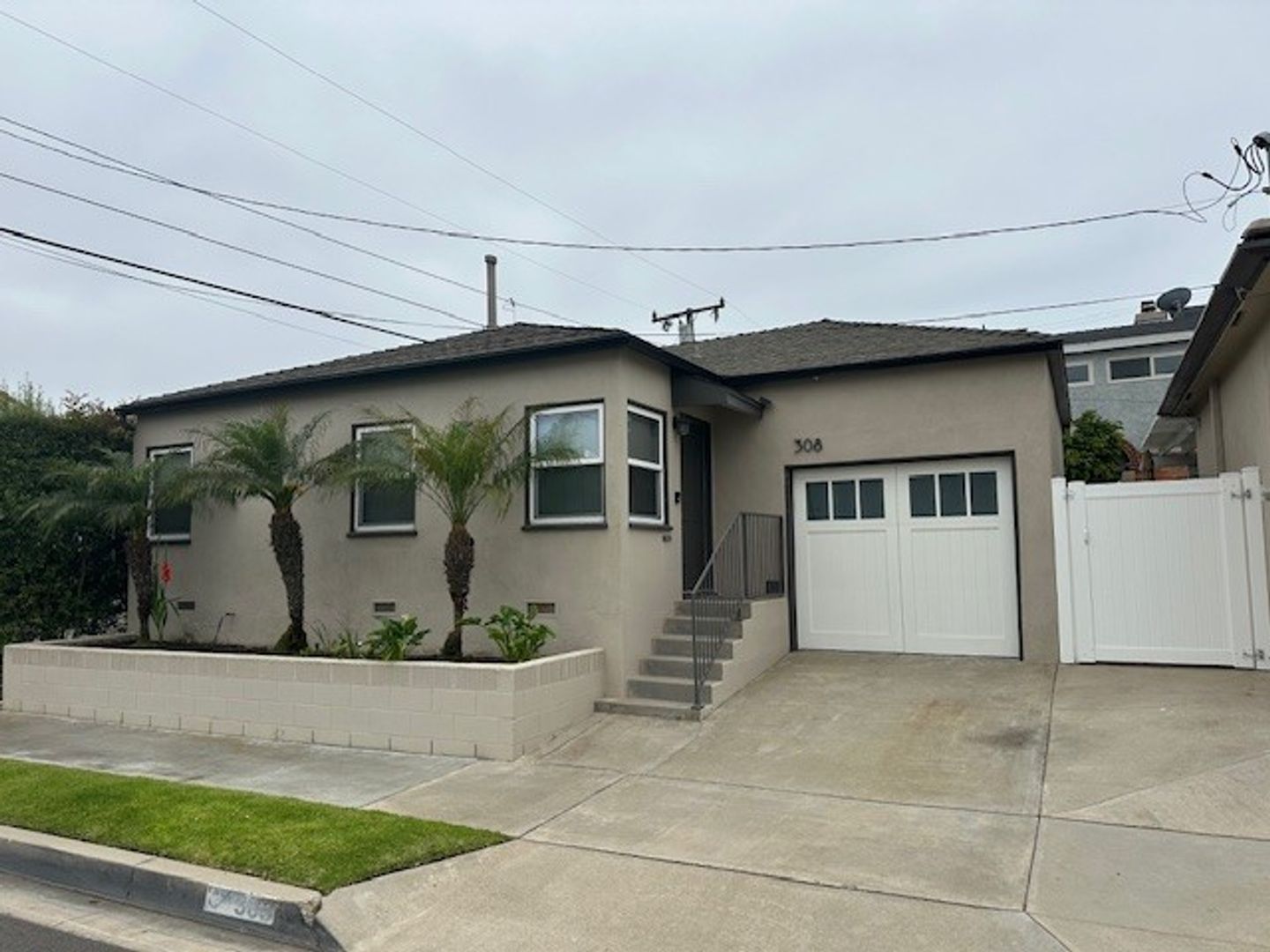 Huntington Beach House: 308 Joliet Avenue