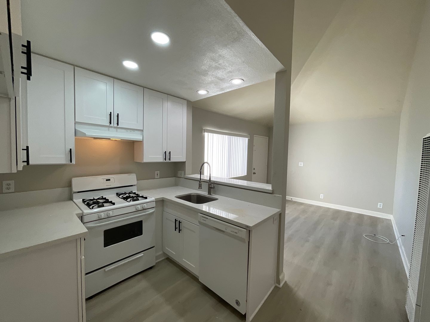 Costa Mesa Apartment: 1301 Baker Street