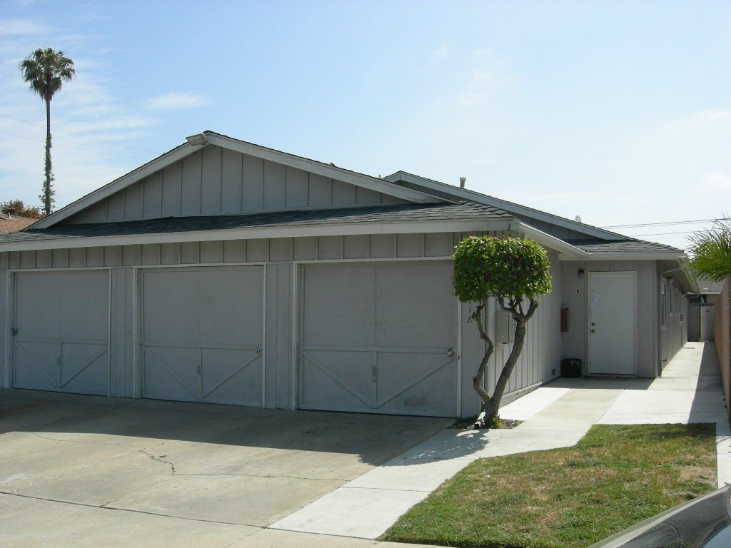 HUNTINGTON BEACH Apartment: 2718 FLORIDA STREET