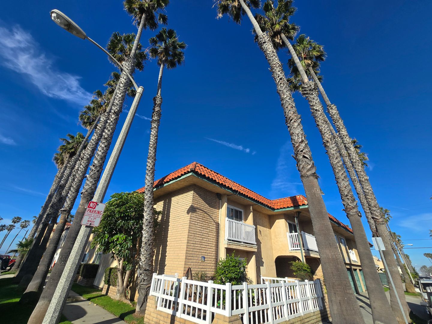 HUNTINGTON BEACH Apartment: 1303 WALNUT AVENUE
