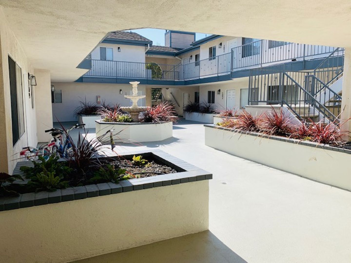 Long Beach Apartment: 5401 E Anaheim Road