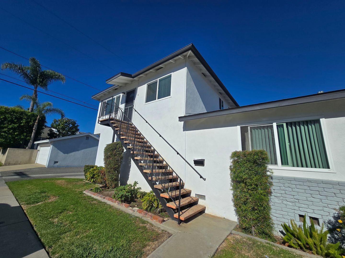 Huntington Beach Apartment: 1101 Delaware Street