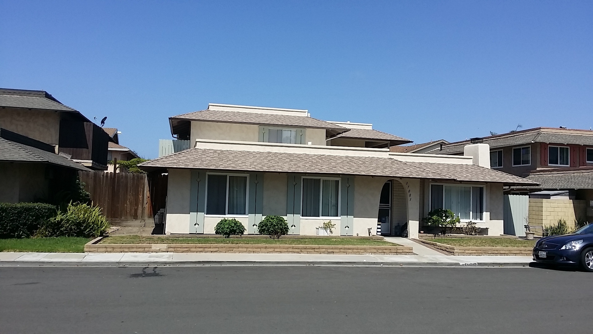 Huntington Beach Apartment: 17081 Evergreen Circle