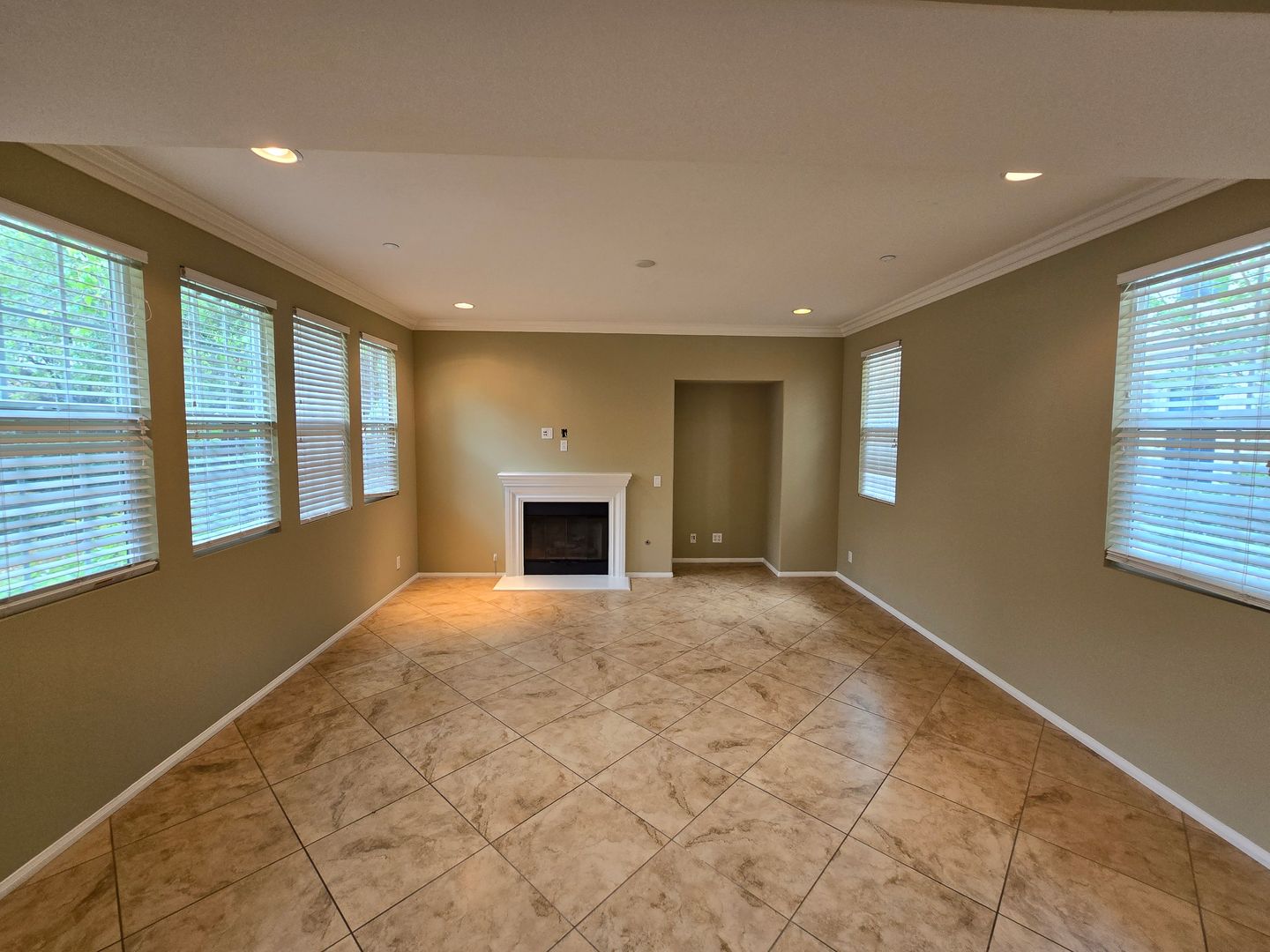 TUSTIN House: 15247 CAMBRIDGE STREET