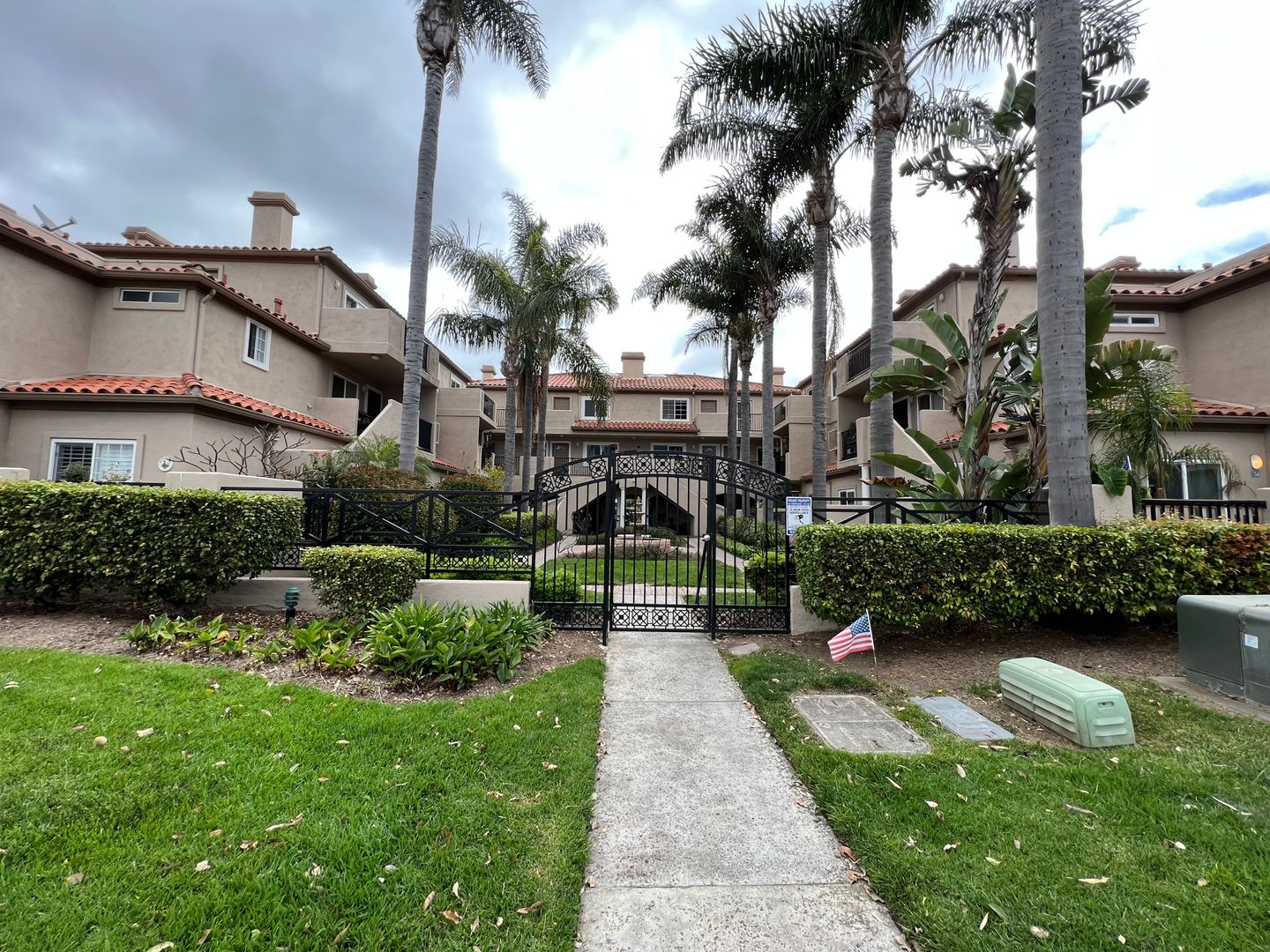 Huntington Beach House: 626 Lake Street #54