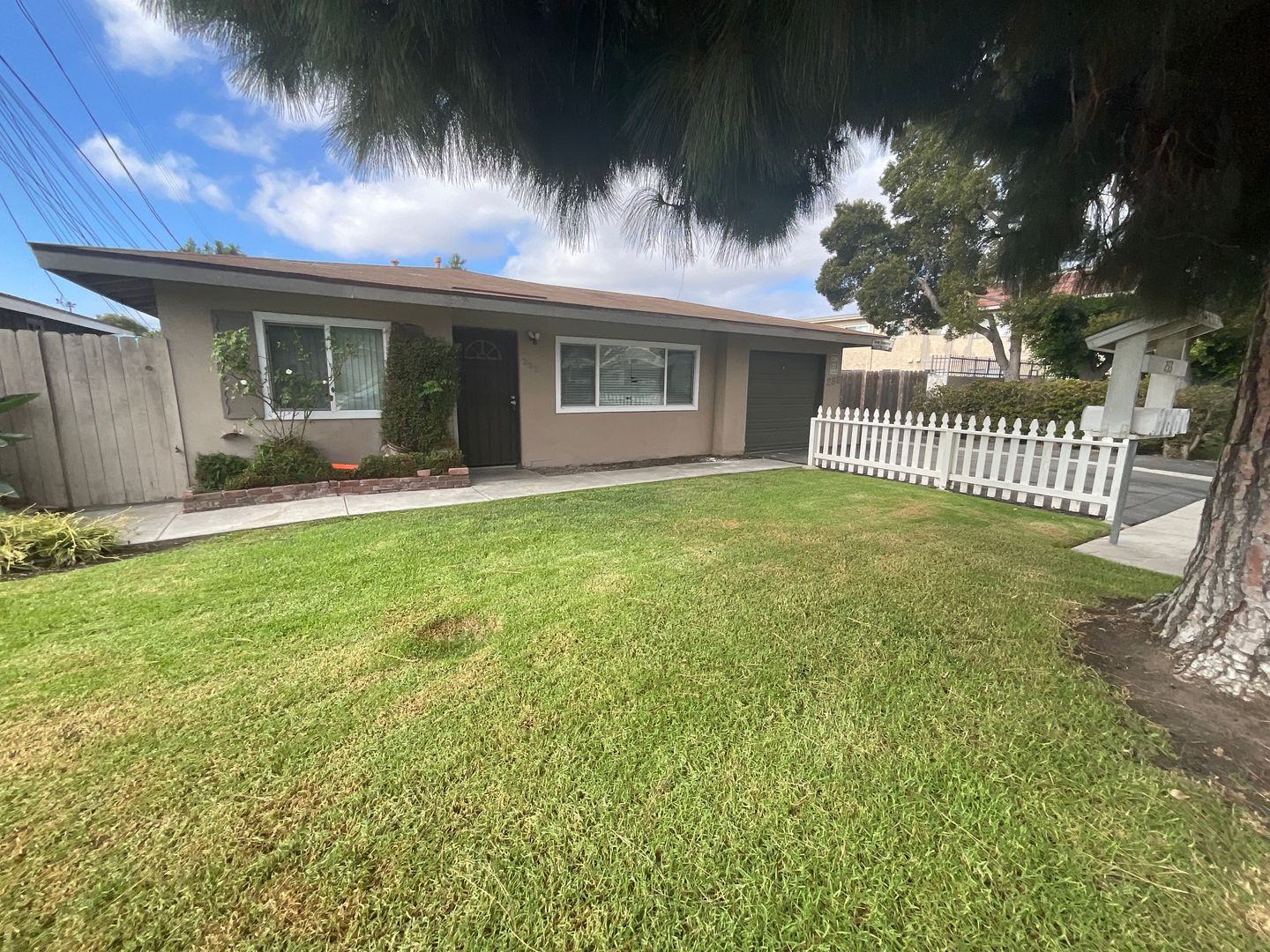 Costa Mesa Apartment: 221-33 Avocado St