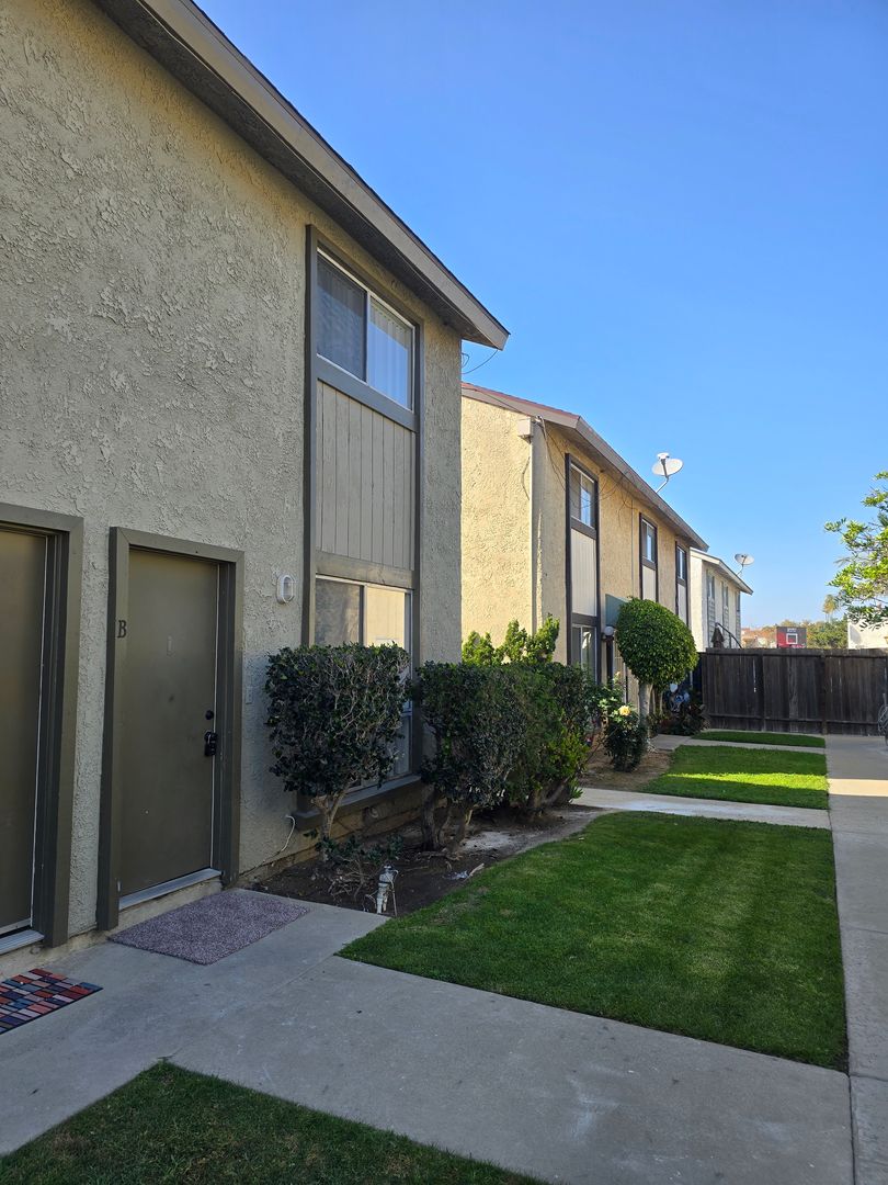 HUNTINGTON BEACH Apartment: 2111 CALIFORNIA STREET