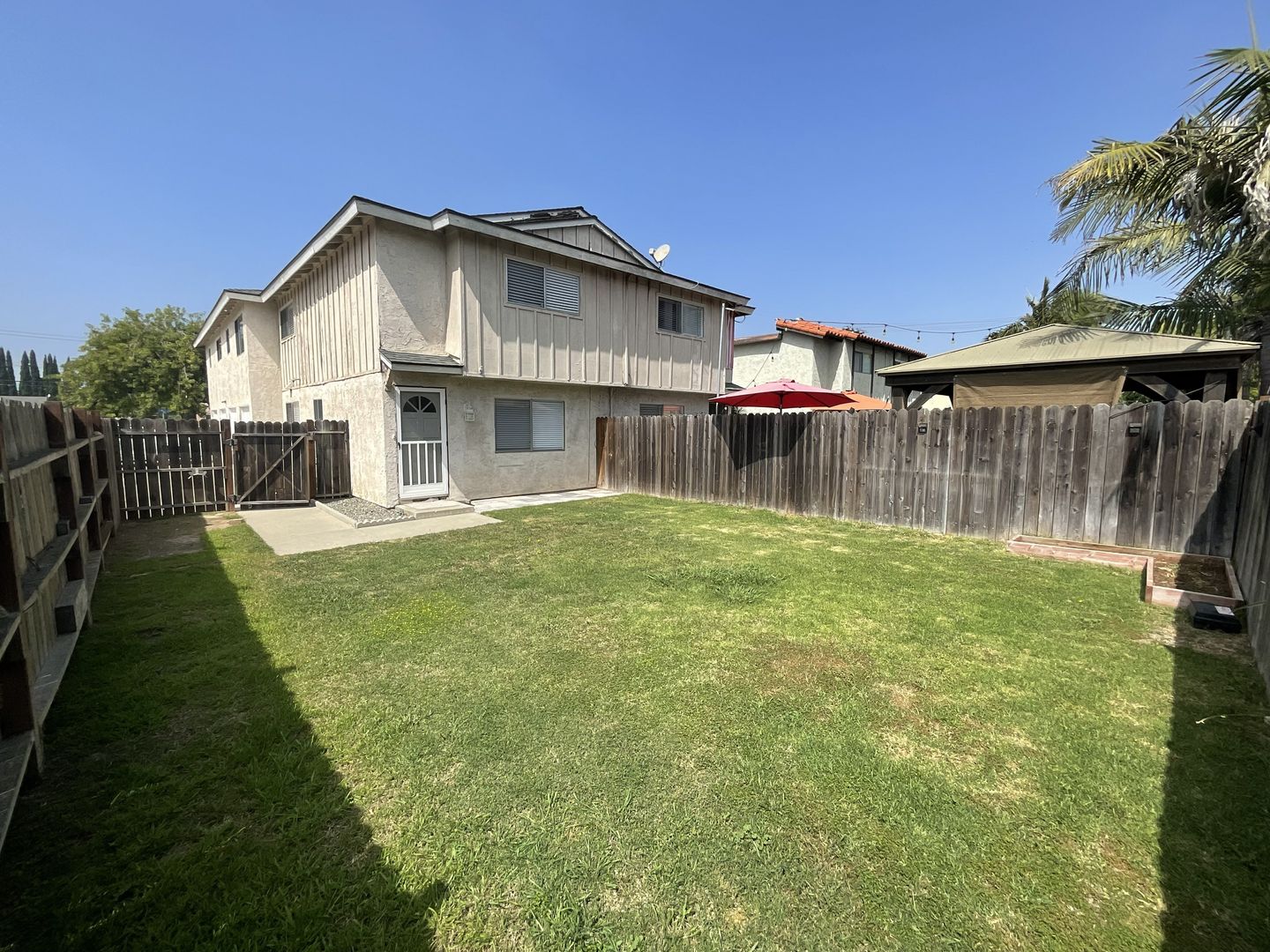 HUNTINGTON BEACH Apartment: 16552 HILLVIEW CIRCLE