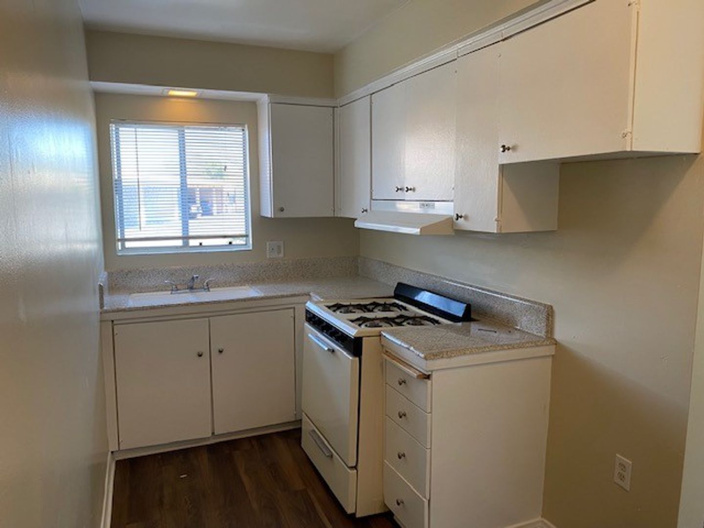 Costa Mesa Apartment: 2831 Bristol Street