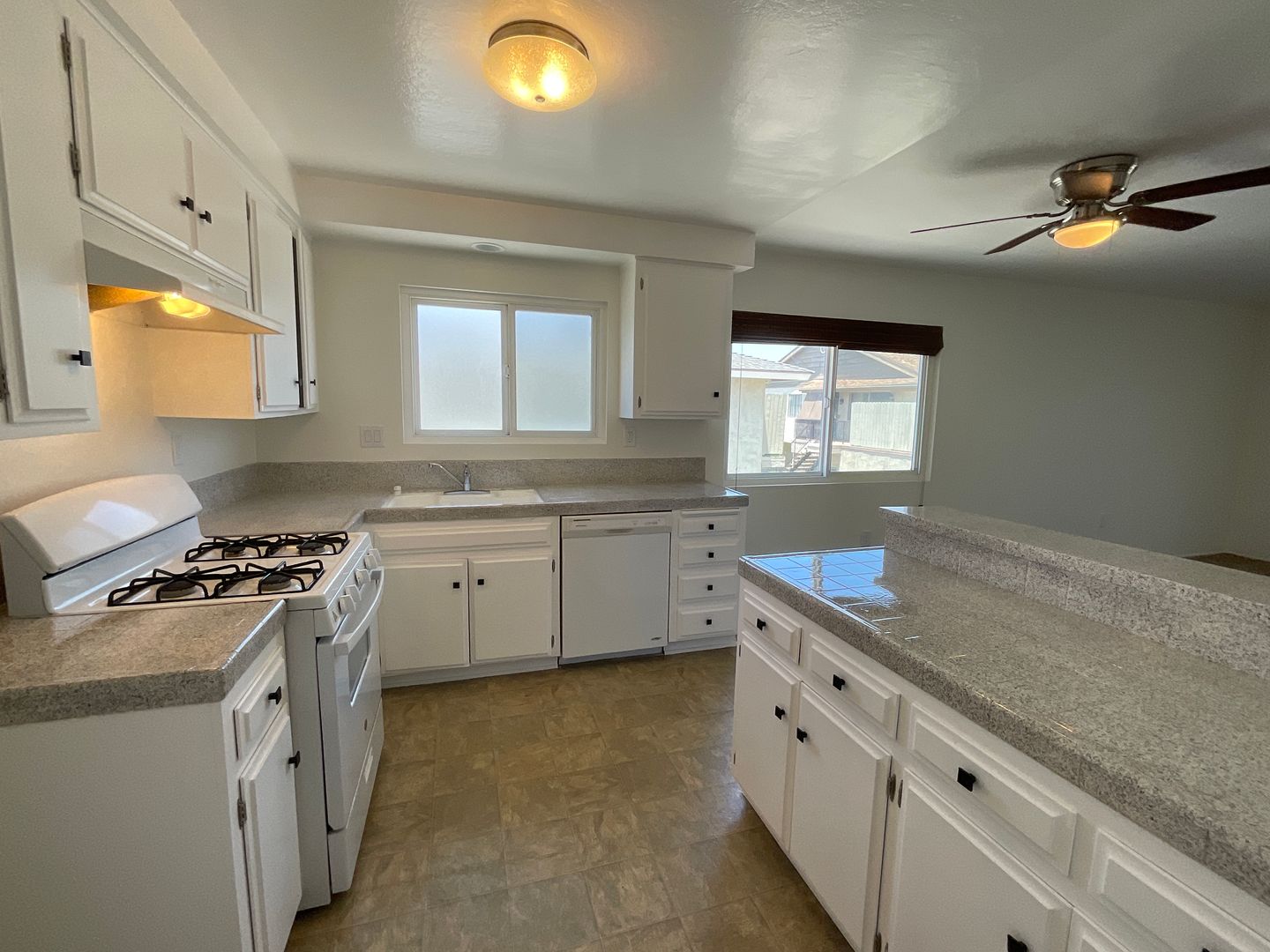 Huntington Beach Apartment: 17081 Evergreen Circle