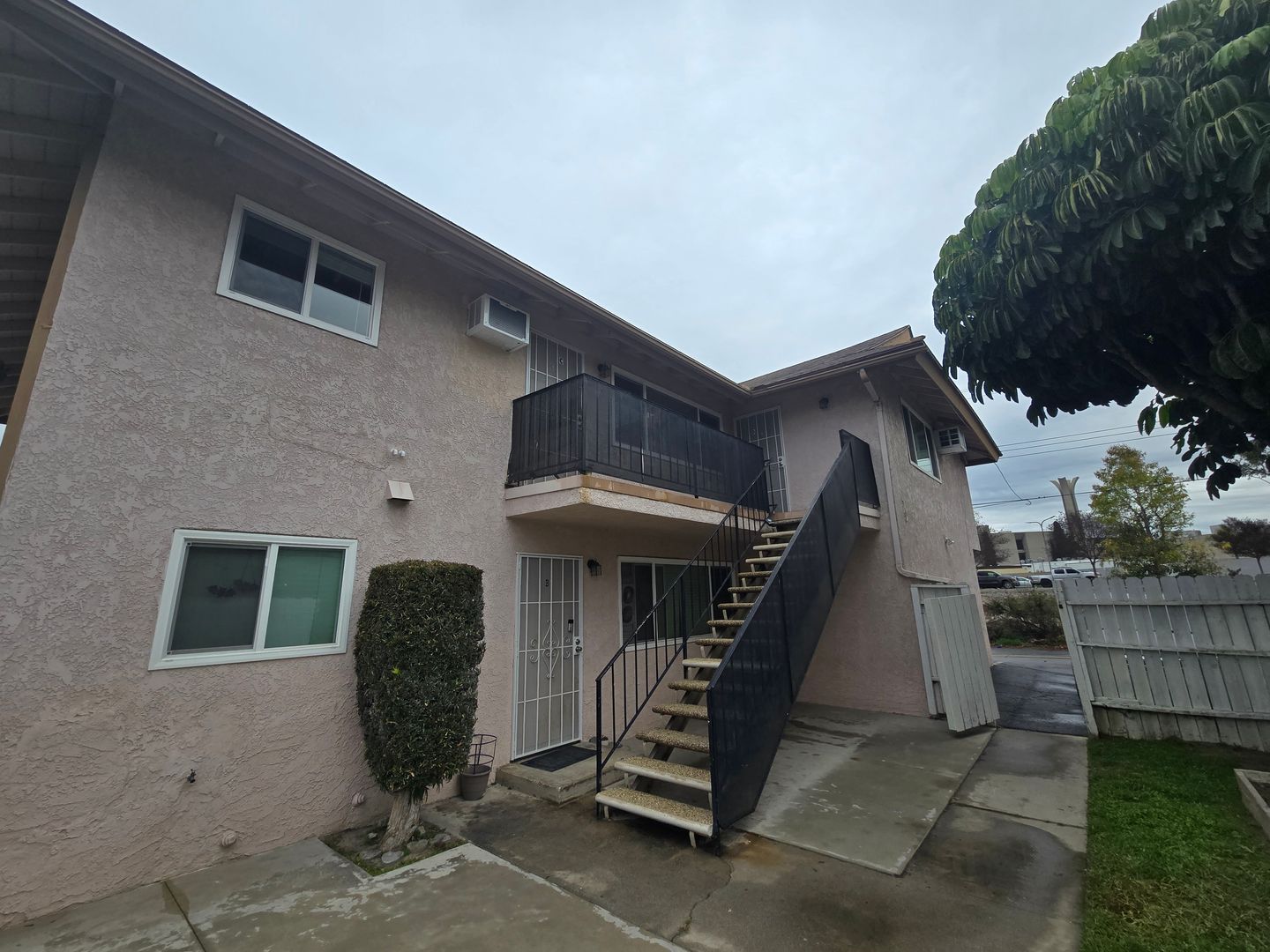 Cypress Apartment: 6051 Lemon Ave