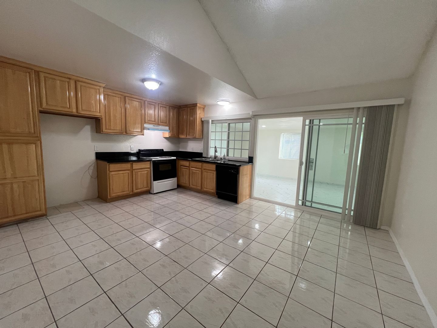 CERRITOS House: 16920 YVETTE AVE