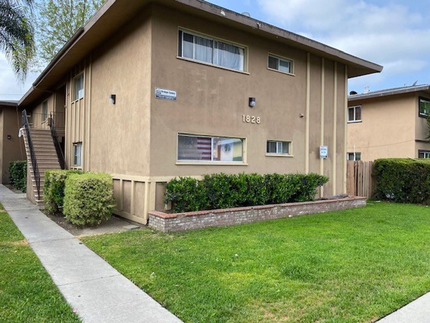Anaheim Apartment: 1826-28  W Gramercy Avenue