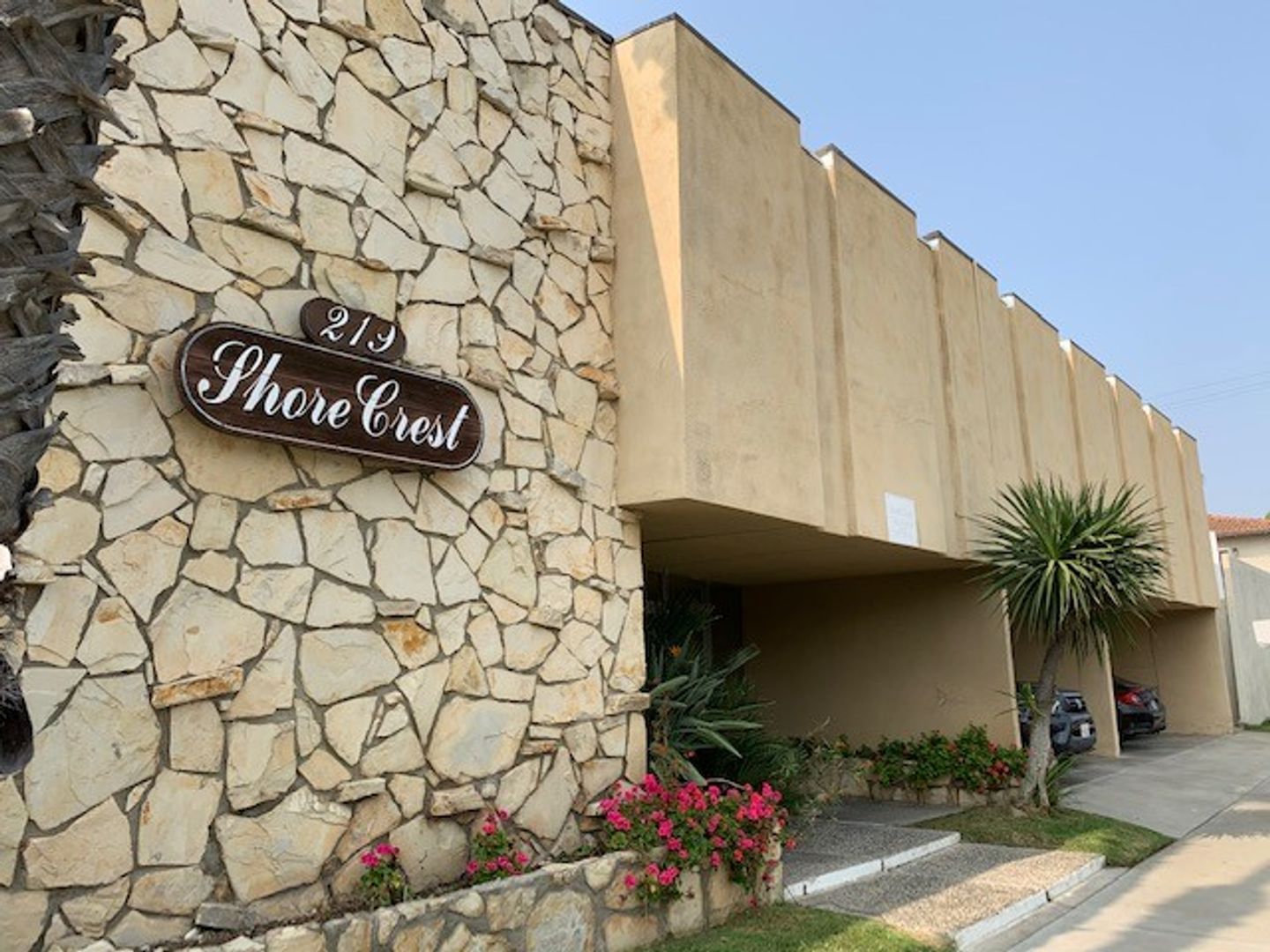 HUNTINGTON BEACH Apartment: 219 15th STREET