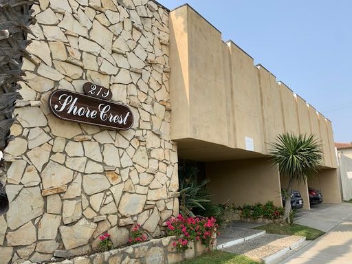 $500 OFF FIRST MONTH'S RENT! Enjoy Coastal Living in this Beautiful Upper-Level Unit In The Desirable Shore Crest Community: Blocks to The Beach! Upper: 2 Bedroom 1.5 Bath – photo 1