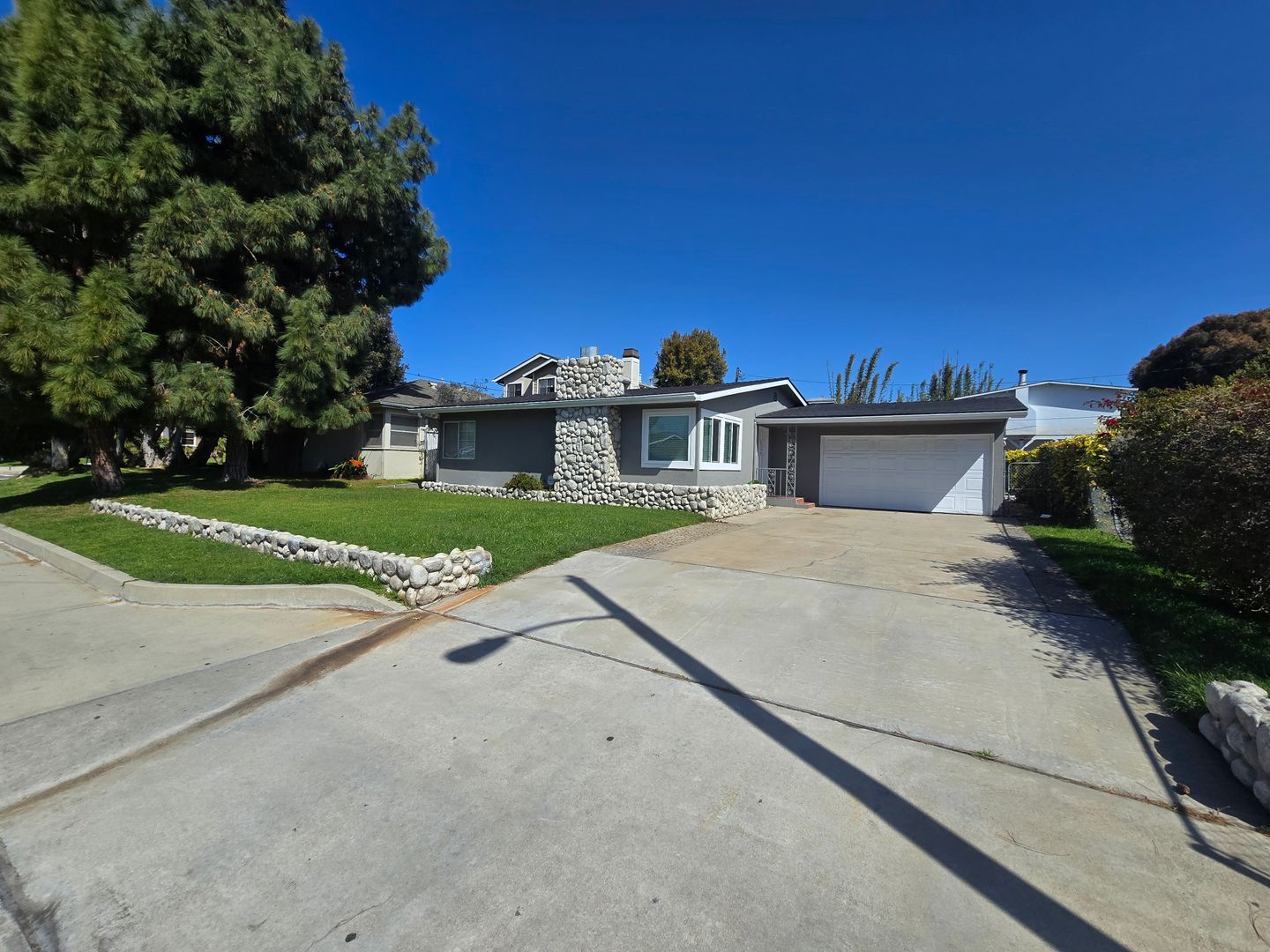 COSTA MESA House: 618 W 18th STREET