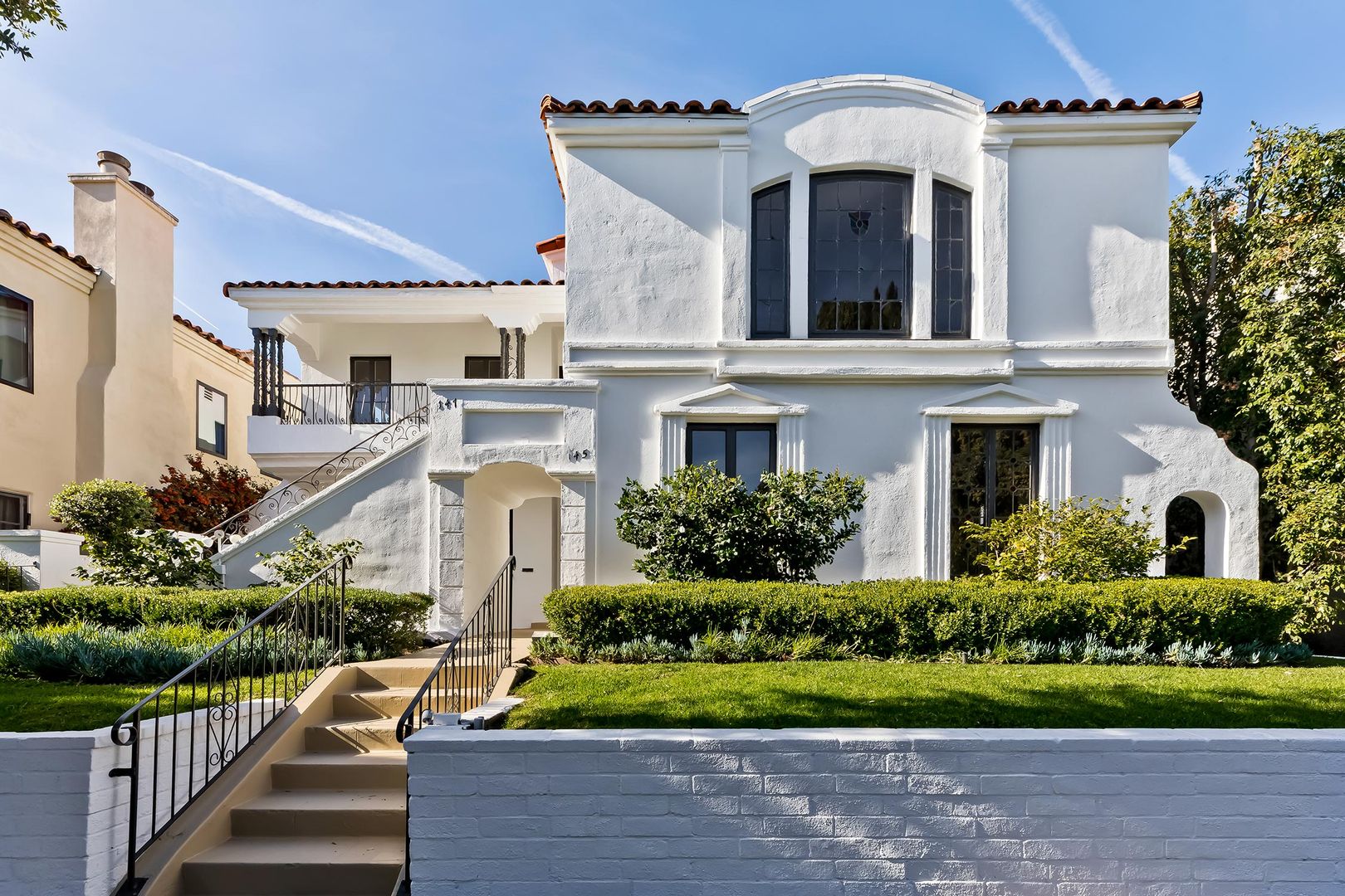 Beverly Hills Apartment: 145-147 N Clark Dr