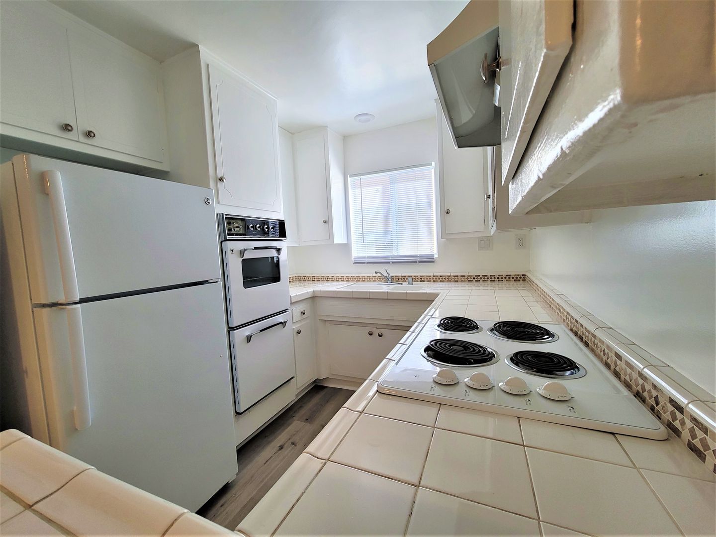 Los Angeles Apartment: 1477 S. Canfield Ave.