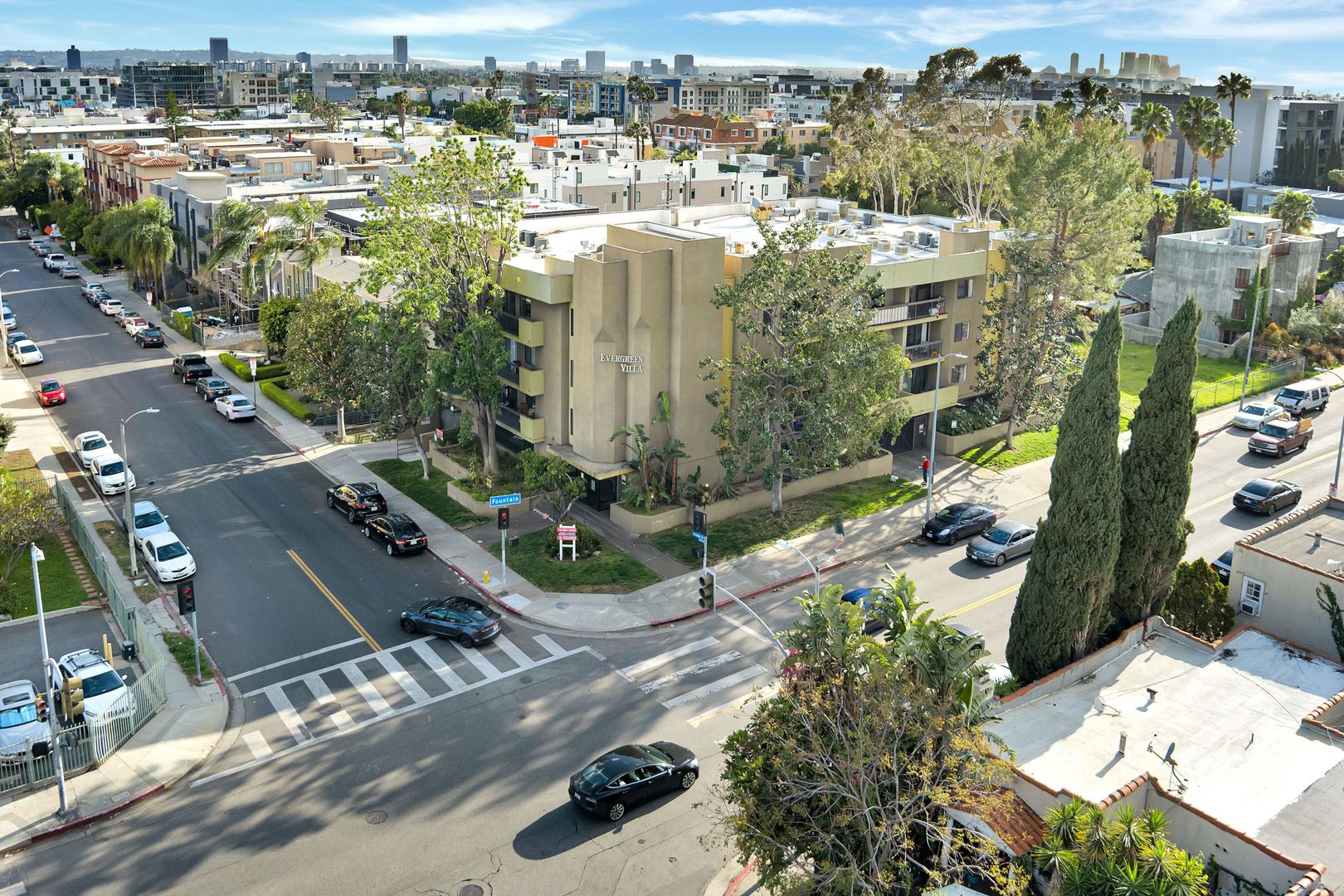 Los Angeles Apartment: 1255 N Orange Dr