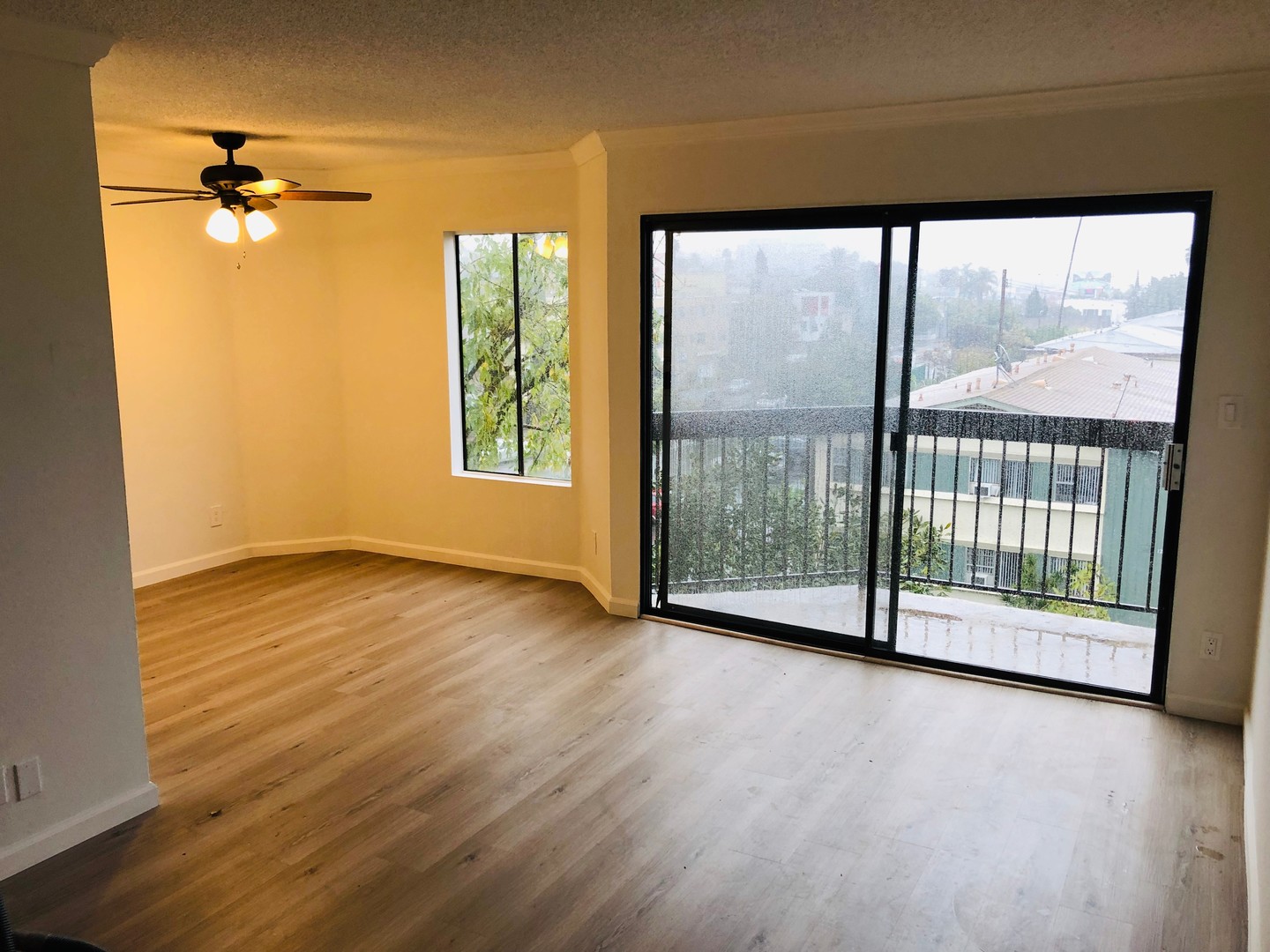 Los Angeles Apartment: 1255 N Orange Dr