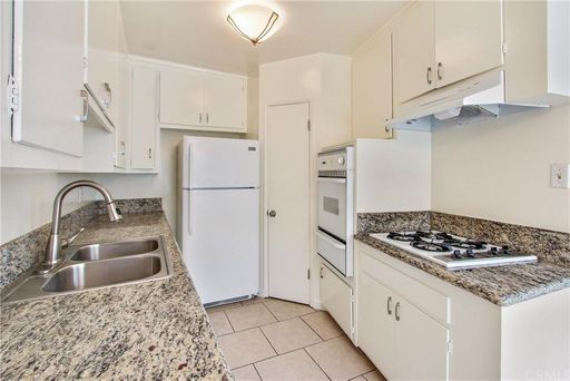 **Elevated Santa Monica Living | Beautiful Top-Floor 2-Bedroom, 2-Bath Residence** – photo 1