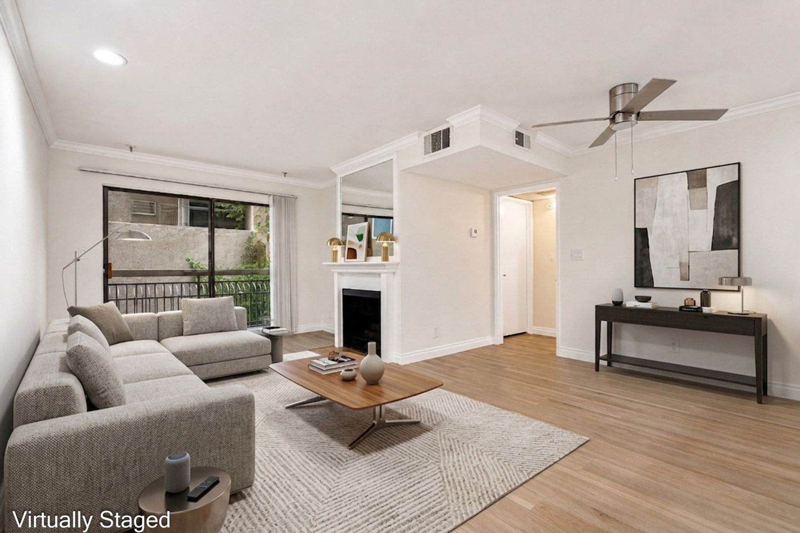 Los Angeles Apartment: 1520 N Vista St
