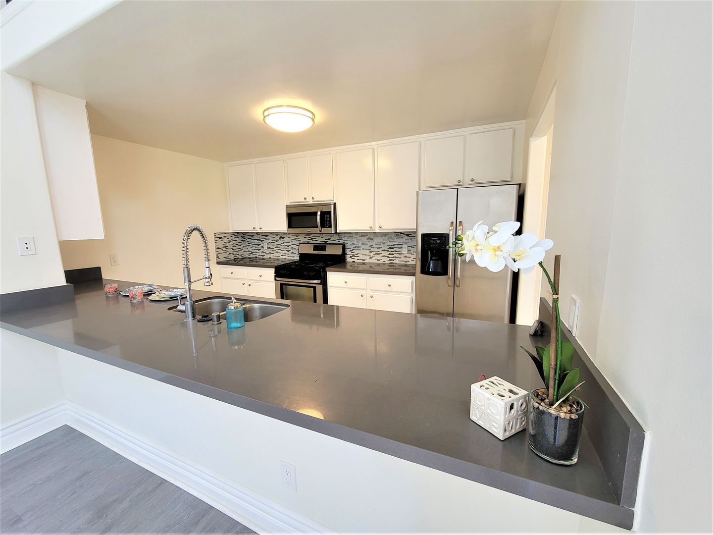 Los Angeles Apartment: 2050 S Bentley Ave