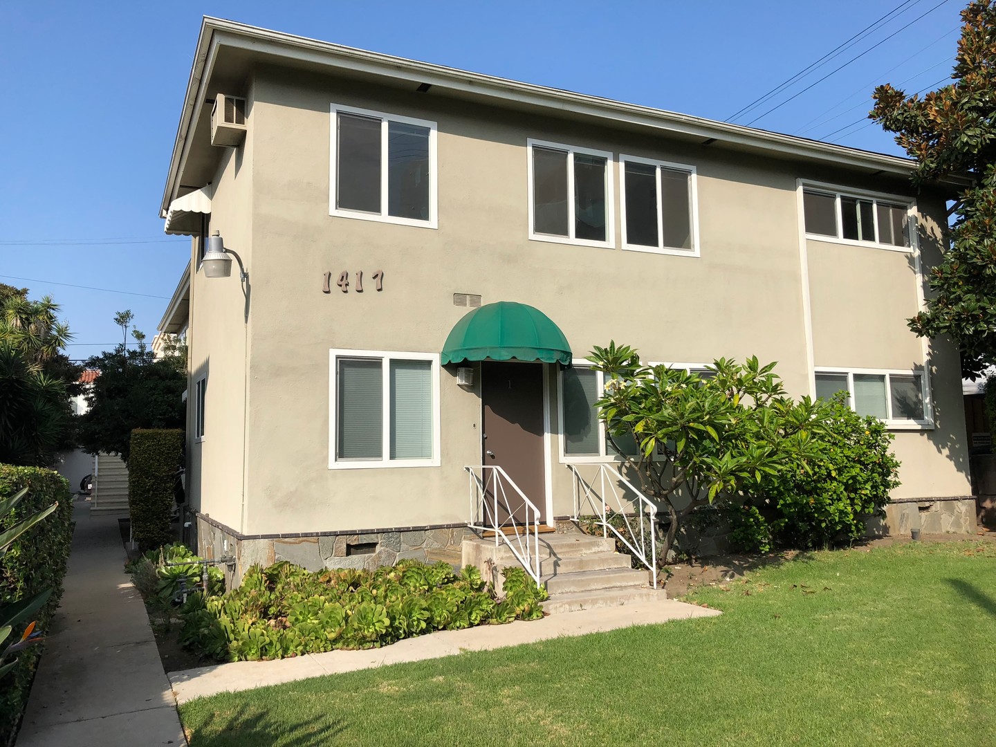 Los Angeles Apartment: 1417 S Holt Ave