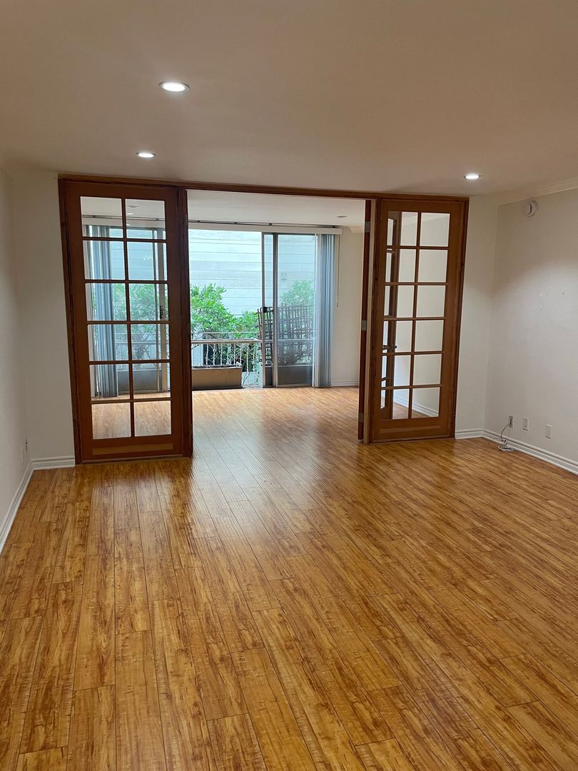 Beverly Hills Apartment: 432 N Palm Dr