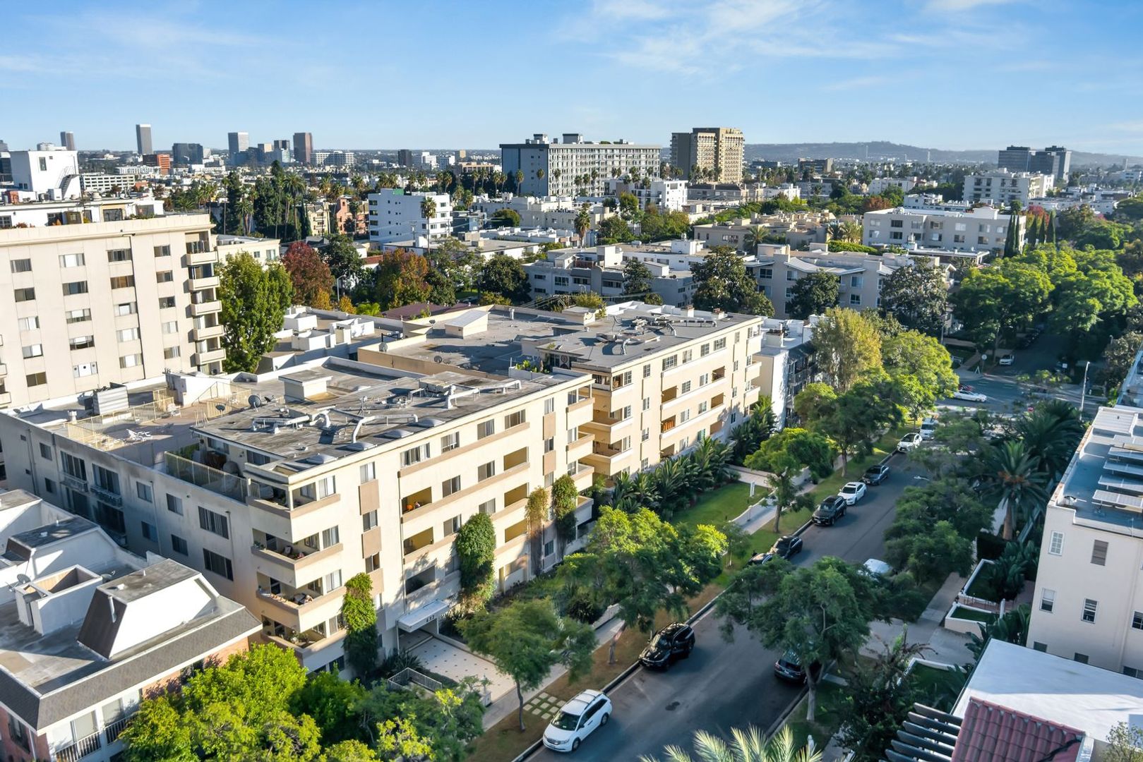 Beverly Hills Apartment: 432 N. Palm Drive