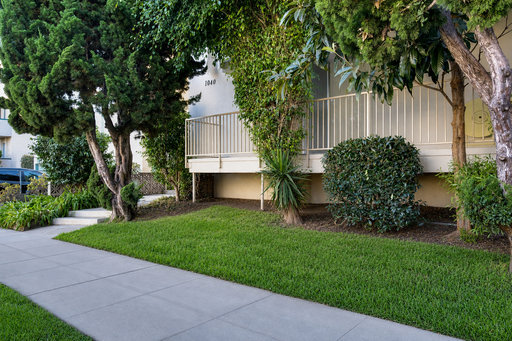 STUNNING & SPACIOUS 2 BEDROOM / 2 BATHROOM IN PRIME SANTA MONICA LOCATION – photo 1