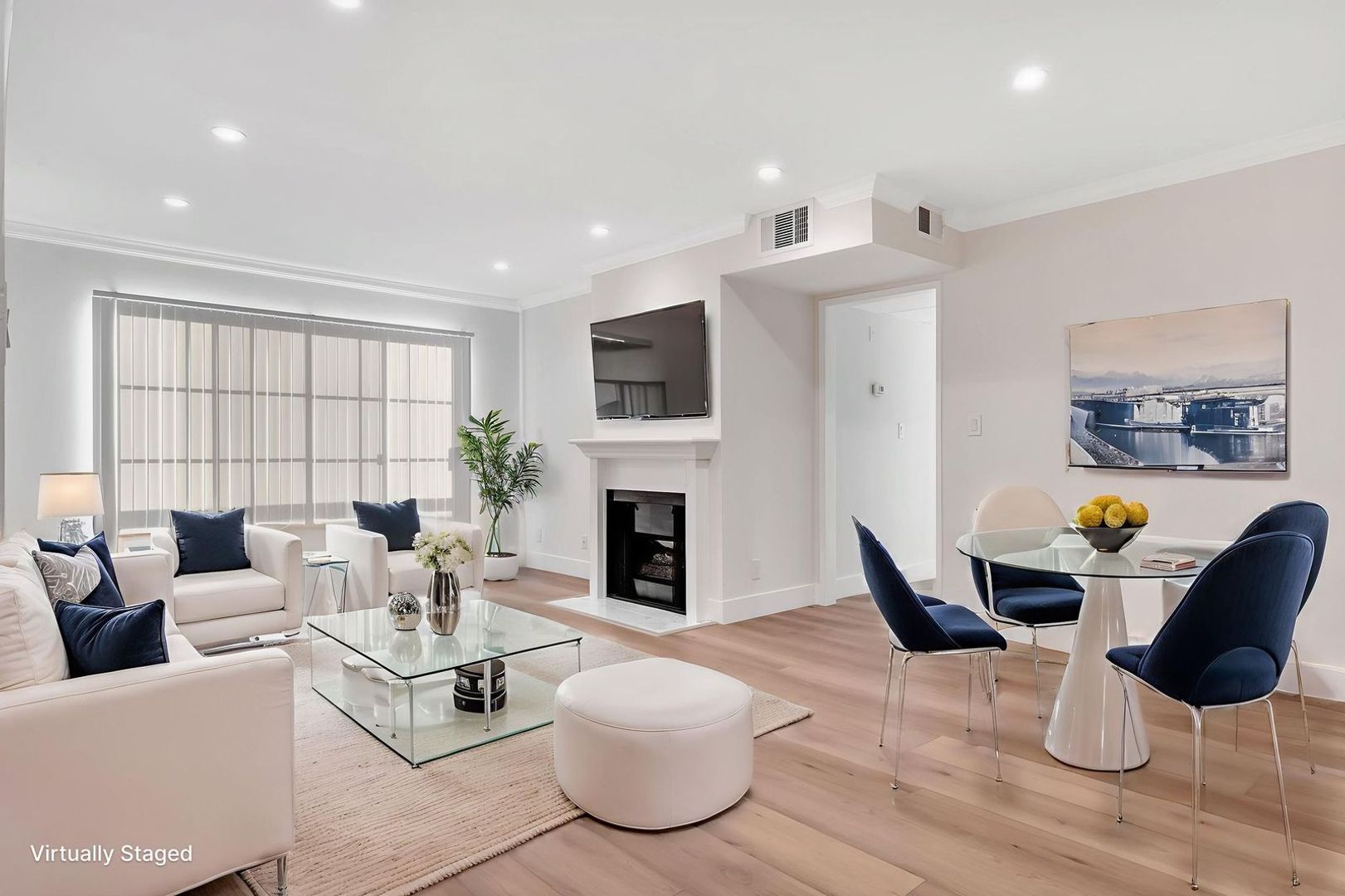 Los Angeles Apartment: 1520 N Vista St