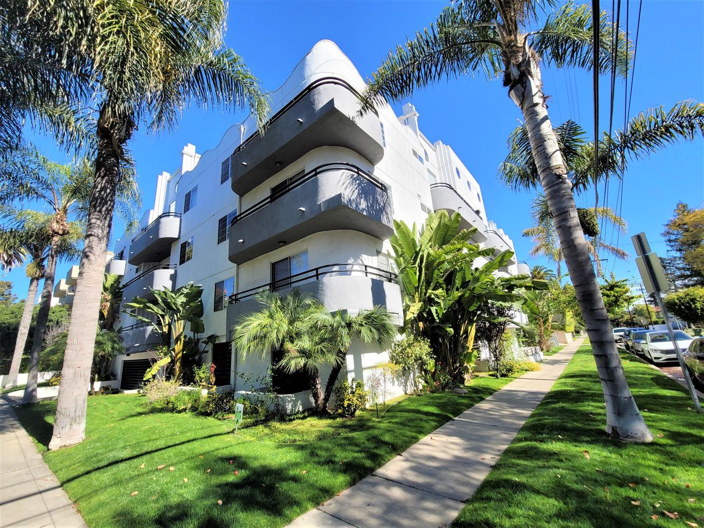 Los Angeles Apartment: 2050 S Bentley Ave
