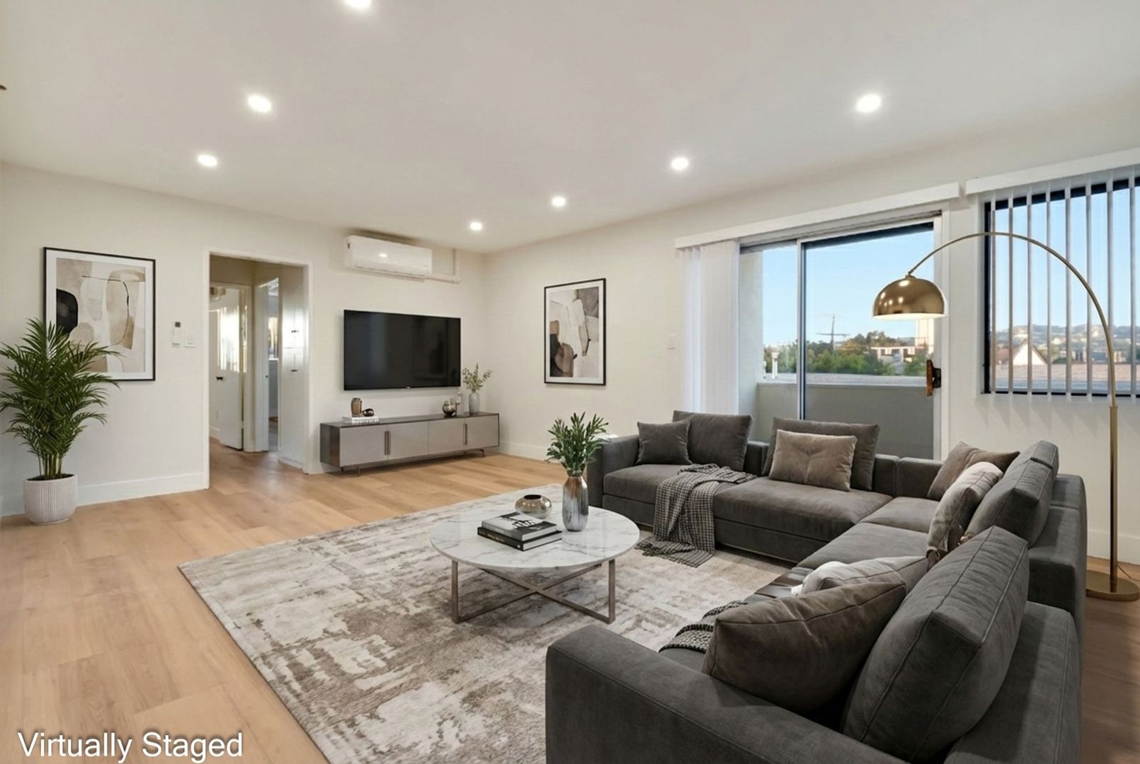 Los Angeles Apartment: 1477 S Canfield Ave