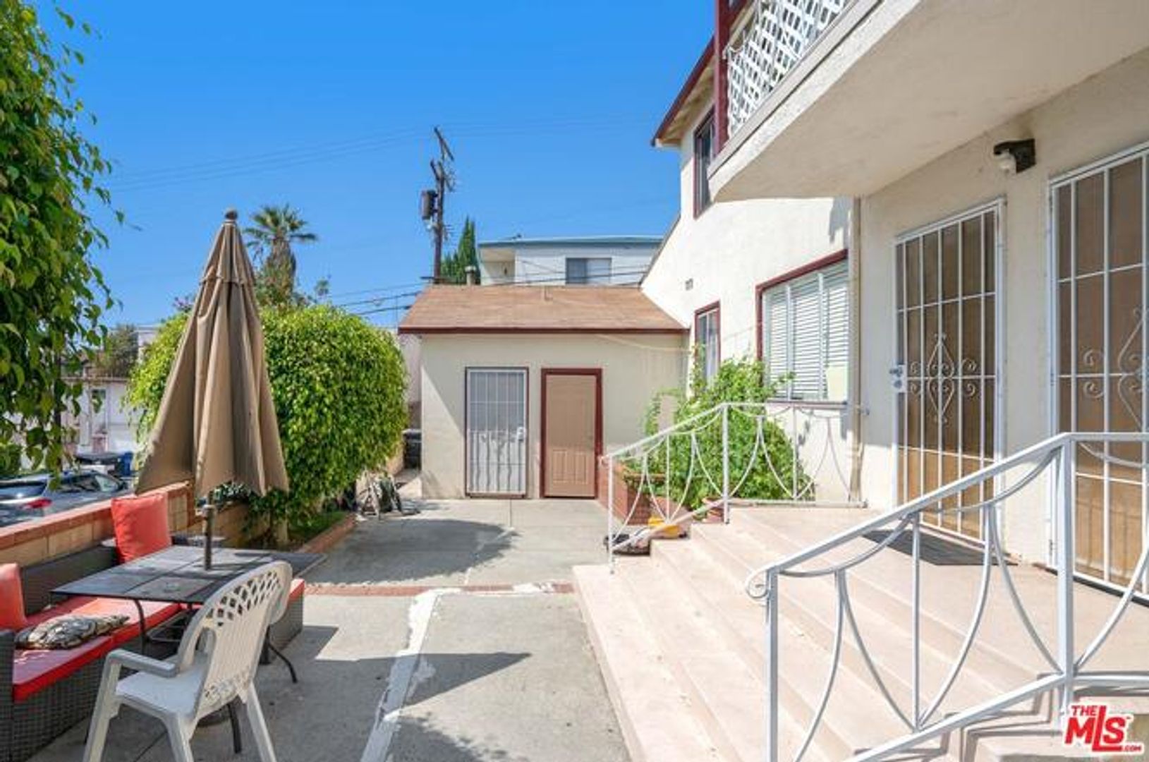 Los Angeles Apartment: 1411 Federal Ave.