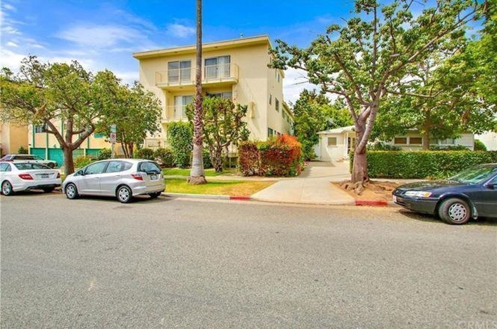 Santa Monica Apartment: 1040 Euclid St