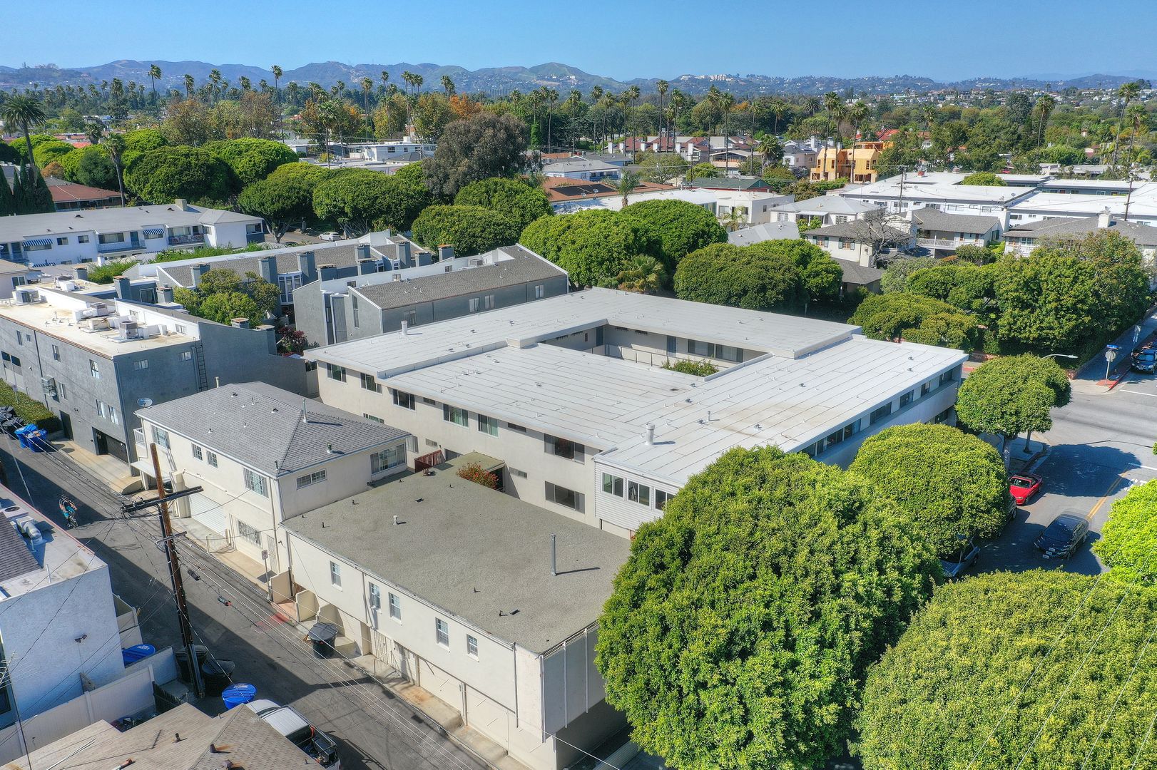Santa Monica Apartment: 1060 20th St.