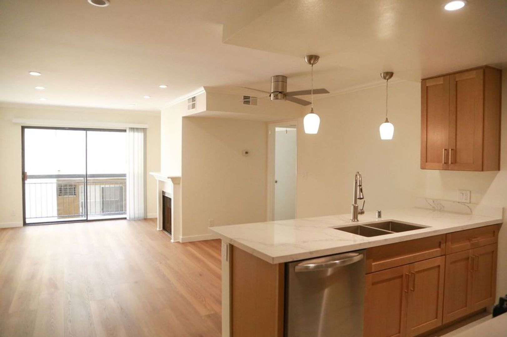 Los Angeles Apartment: 1520 N Vista St